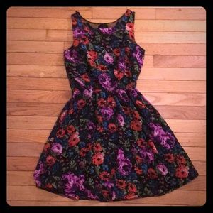 Floral print dress w sheer lace back